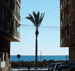 Etagenwohnung in Las Piscinas Naturales. Skandinavia. torrevieja
