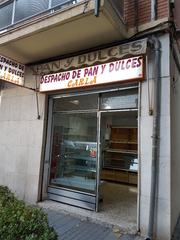 Miete Geschäftsraum in Calle josé isbert 3. Local de alquiler, con persiana automática, escaparate, montado