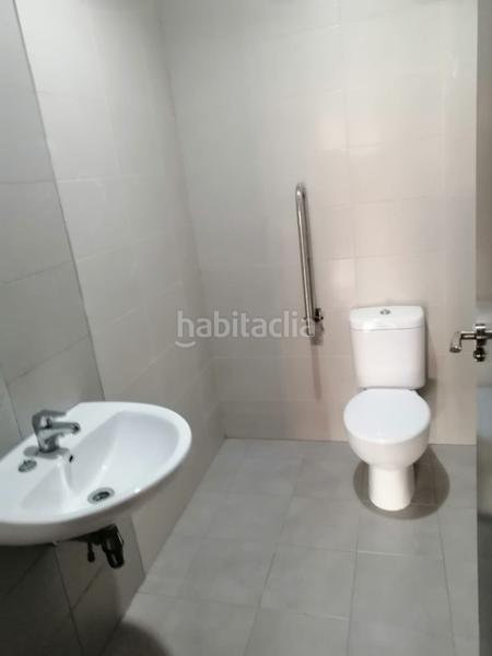 Foto 15fe5be2-ff38-42f6-8f44-73554b2195a9. Local comercial alquila o vende local en hnos jimenez totalmente acondicionado, baño, almacén, escaparate, con acceso, luces led, en Albacete