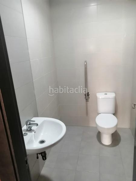 Foto a49af7cf-3f39-4a2a-b26f-bfdff5fe3b29. Local comercial alquila o vende local en hnos jimenez totalmente acondicionado, baño, almacén, escaparate, con acceso, luces led, en Albacete