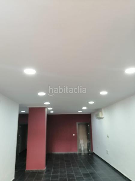 Foto b54f2ecf-e2e6-432a-ac25-2e12fcde6365. Local comercial alquila o vende local en hnos jimenez totalmente acondicionado, baño, almacén, escaparate, con acceso, luces led, en Albacete
