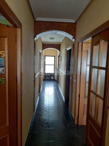 Foto 115e4a21-ee3d-47c4-9c9b-b3c3d3bd03fe. Casa aparellada amb calefacció aparcament a Robledo