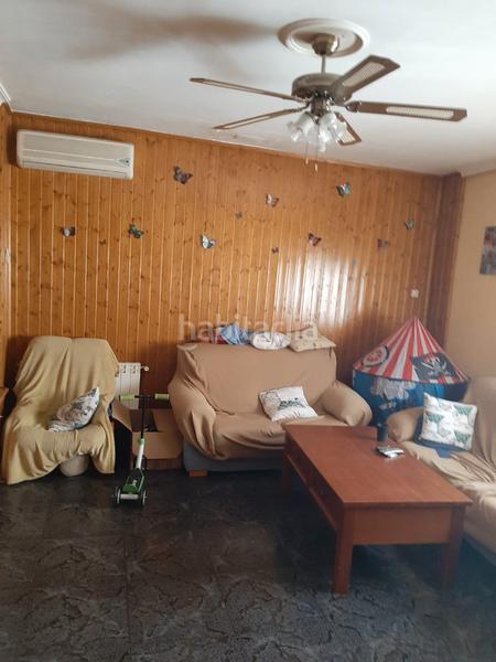 Foto 94cef61d-1a5e-4c5e-9b55-4cbc3e9125ae. Casa aparellada amb calefacció aparcament a Robledo