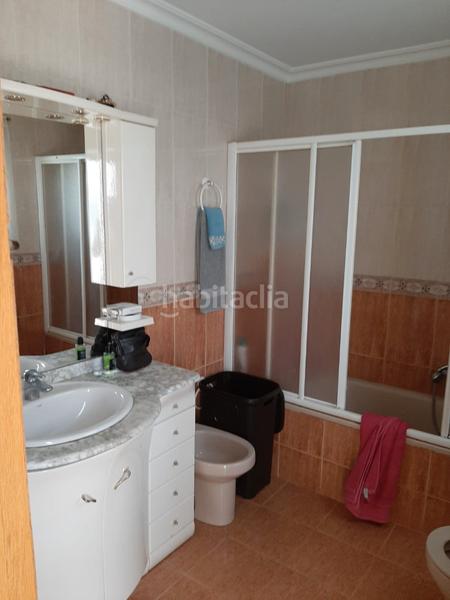 Foto dbf8a24e-f3b3-4040-91d4-e110899dd1e0. Casa aparellada amb calefacció aparcament a Robledo