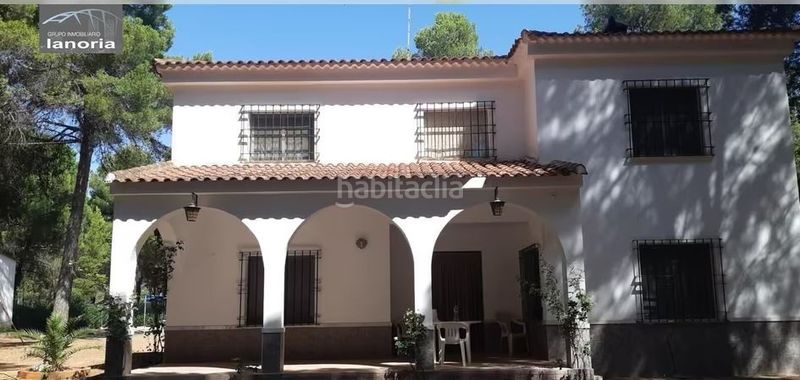 Foto 0d22a486-47ad-4777-9305-3f2b53692515. Xalet amb xemeneia calefacció aparcament piscina a Albacete