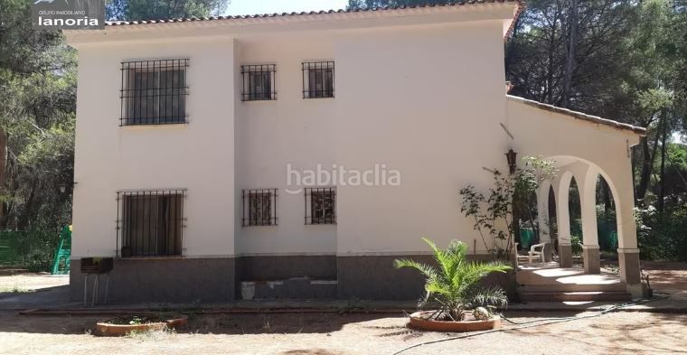Foto f4df35ba-3796-4b90-be40-f7cc58ff7363. Xalet amb xemeneia calefacció aparcament piscina a Albacete