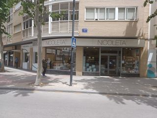 Transfer Business premise  Avenida isabel la católica. En funcionamiento, se traspasa y alquila tienda de menaje de hog