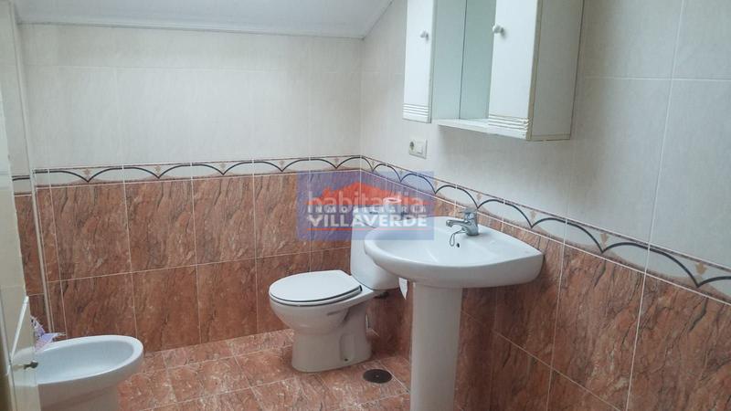 Foto fe1d299d-44f3-4bd7-acd6-6c8fa6d2ad9a. Casa con parcheggio in Coiro Cangas