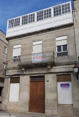 Casa a Cangas Pueblo. Casa de piedra en primera línea con bajo comercial