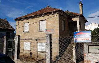 Chalet à Avda de vigo 61. Casa de piedra a restaurar en la avenida de vigo.