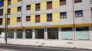 Lloguer Local Comercial a Cangas Pueblo. Bajo de grandes dimensiones acondicionado en cangas