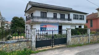 Casa a Darbo. Casa muy amplia en san roque cangas con finca