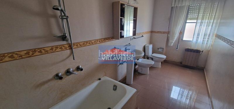 Foto 6ba30001-5db0-4b4d-9c8d-5c1bf37e18bc. Casa amb aparcament a Darbo Cangas