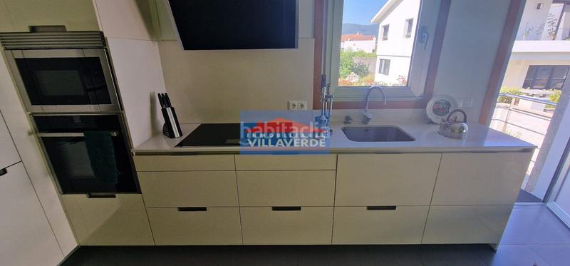 Foto 38f34a3c-84a6-4ac3-a720-ea15a0db0b34. Casa chalet de piedra con piscina en Cangas pueblo Cangas