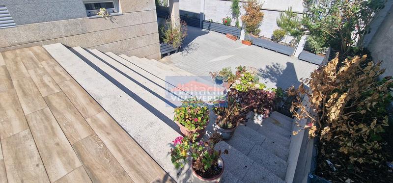 Foto 4c43d0d3-87fa-4b0b-9c49-acddbdfc2833. Casa chalet de piedra con piscina en Cangas pueblo Cangas