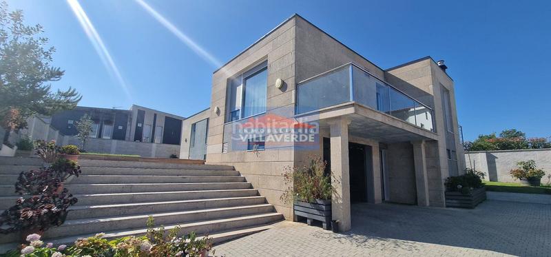 Foto b310ad13-6284-41af-9bdb-f2c6f2150cc9. Casa chalet de piedra con piscina en Cangas pueblo Cangas