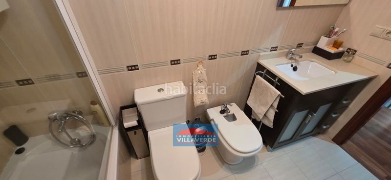 Foto d9aa1f22-d311-4490-aad0-13c1c12b14aa. Casa adossada amb calefacció aparcament a Darbo Cangas