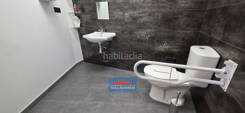 Foto f7c6fe0e-be74-4915-ad08-c81f73ef6e6b. Geschäftsraum in Coiro Cangas