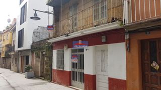 House in Cangas Pueblo. Casa para reformar en el casco antiguo de cangas