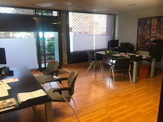 Local Comercial  Carrer de sol i padr�s. Amplio local centrico