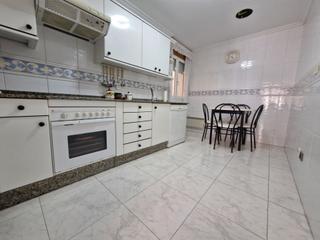 Etagenwohnung en Ra otero pedrayo 3. Espaciosa vivienda ideal para familia con hijos