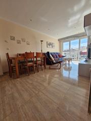 Etagenwohnung en Avenida lvaro cunqueiro 27. En pleno centro urbano y comercial y 10 minutos de la playa!