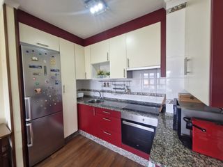 Etagenwohnung in Avenida viveiro 53. A un paso de playa de llas y del centro urbano y comercial