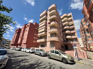 Lloguer Pis  Ronda dr garcia rogel. Estupendo piso de alquiler muy amplio, todo exterior con balcón