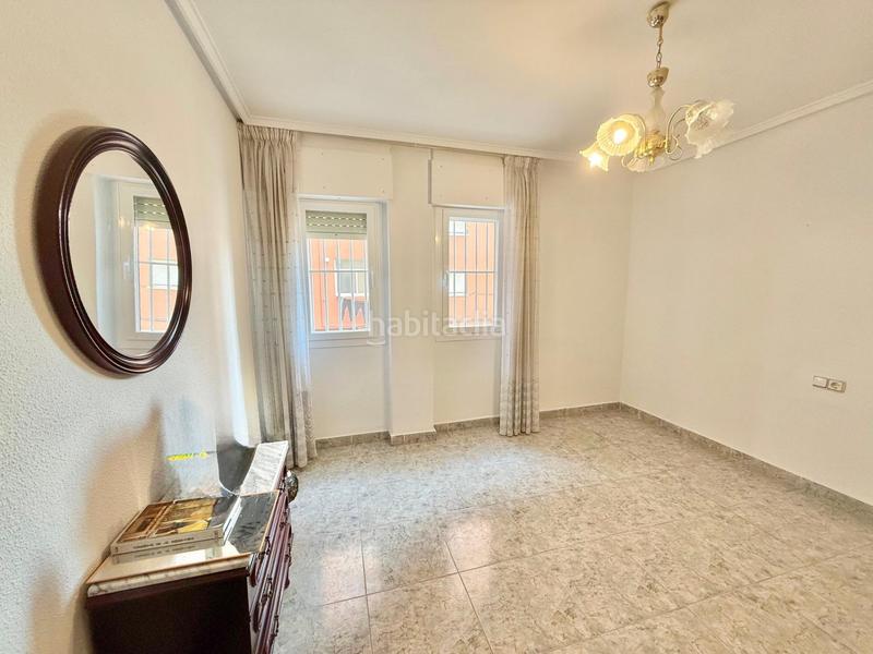 Foto ef5164db-efed-4b31-a836-ada1e7cfb3b2. Alquiler piso estupendo piso de alquiler muy amplio, todo exterior con balcón visítelo! en Orihuela