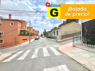 Casa en Calle naranjo 44. Estupenda casa en bigastro, de 4 dorm, precisa poca reforma ,gar