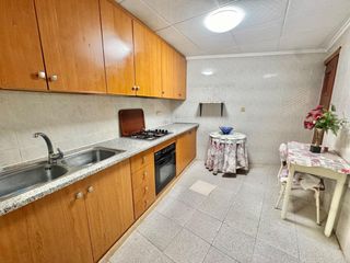 Casa a Calle naranjo 44. Estupenda casa en bigastro, de 4 dorm, precisa poca reforma ,gar