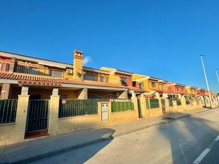 Chalet in Calle los palacios correntias 1. Gran chalet en bigastro seminuevo, con piscina y garaje para 2 c