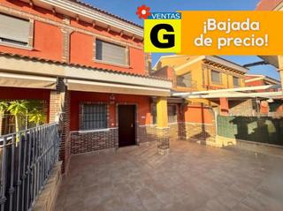 Xalet a Calle los palacios correntias 1. Gran chalet en bigastro seminuevo, con piscina y garaje para 2 c