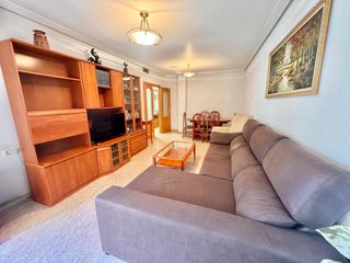 Flat in Calle extremadura 10. Estupenda vivienda en el parque severo ochoa con garaje, traster