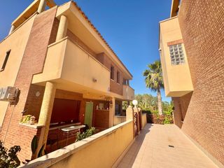 Casa adossada a Avenida libertad 13. Acogedor dúplex en el corazón de benferri por solo 140.000 de do