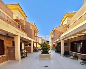 Casa a schiera in Avenida libertad 13. Acogedor dúplex en el corazón de benferri por solo 143000 de dos