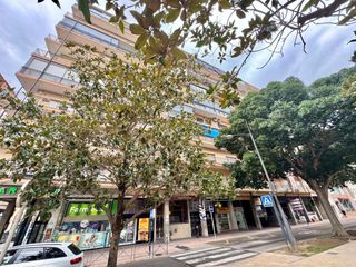 Affitto Appartamento in Avenida teodomiro 1. Estupendo piso de 4 dormitorios en la glorieta de alquiler con a