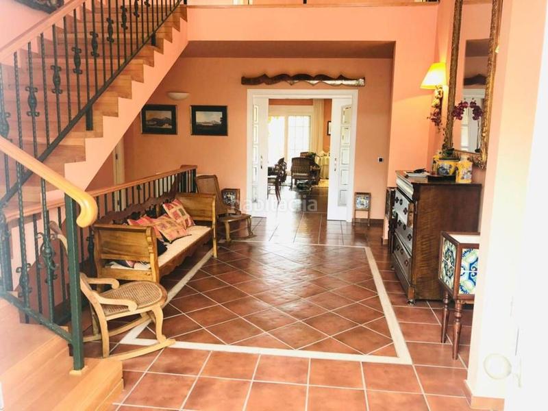 Foto b7338eff-f7ec-436c-b376-fc361e196c83. Casa superficie total 500 m², casa superficie útil 450 m², hab. individuales: 4, habitaciones dobles: 3, hab. dobles son suites: 2, 4 b en Orihuela