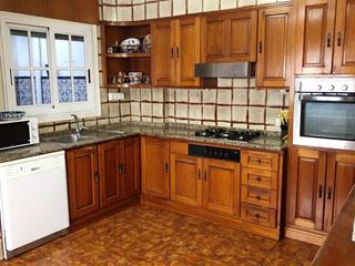 Pis  N/a. Altura piso 2º, piso superficie total 180 m², superficie útil 16
