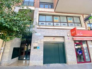 Miete Büro in Orihuela Ciudad. Estupendo entresuelo en el centro de orihuela, reformado, muy am