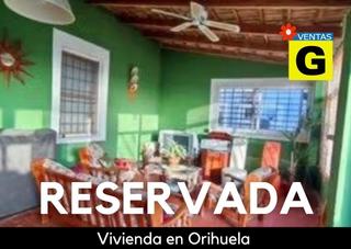 Mas à Orihuela Ciudad. Gessicon vende dos chalet con parcela de 3.179 para vivir,  a ta
