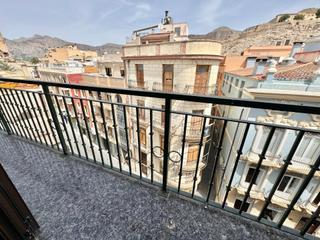 Etagenwohnung in Orihuela Ciudad. Amplia vivienda de 190m2  dos pisos juntos para vivir con vestid