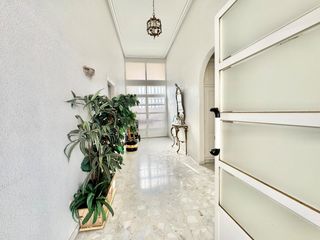 Chalet in Calle exma.diput.prov.de alican 82. Increible chalet para vivir en redovan con garaje para 4 coches,