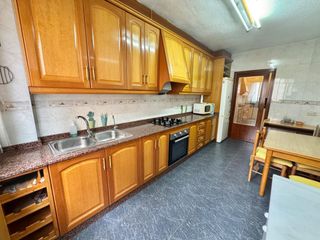 Etagenwohnung in Calle pedro terol 6. Estupenda vivienda en el centro de orihuela con balcón, precisa