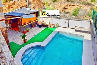 Xalet  Calle calderon barca. Maravilloso chalet de lujo a tan solo 20min del mar con piscina,