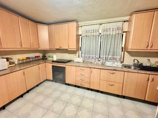 Masia  Calle polgono 38 paraje 34 escorratel. Estupenda casa en orihuela con amplio porche, muy econmica.. no