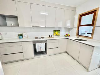 Duplex  Calle acequia. Estupendo duplex semireformado en hurchillo de 4 dorm. 2 baos,