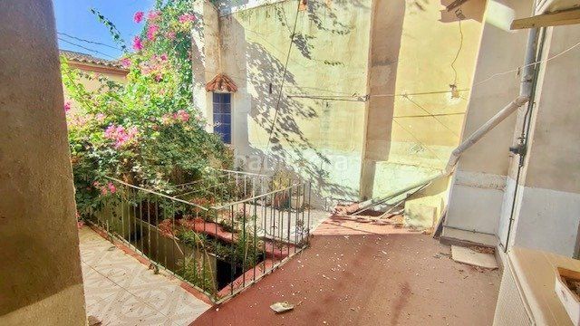 Foto e9330c77-79b9-49f1-8244-31cc175b54e1. Edifici a Orihuela ciudad Orihuela