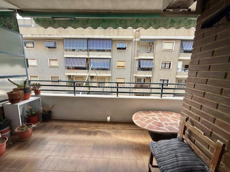 Foto e2fab6c8-f7bf-4280-ad66-0dfe26fb4d84. Piso magnífico piso de 136m2, 4 habitaciones, con balcon amplio...visitelo sin compromiso! en Orihuela