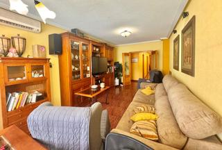 Appartamento in Calle extremadura 15. Estupenda vivienda en el parque severo ochoa seminueva con balcó